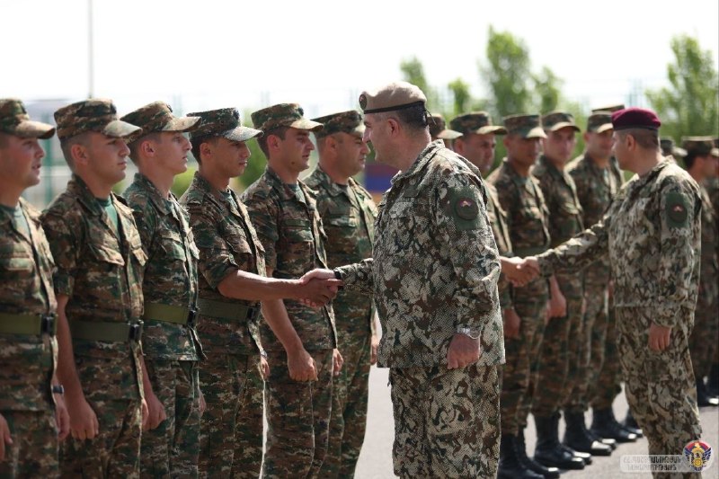 Генерал-лейтенант Эдвард Асрян поздравил сержантов ВС Армении с присягой