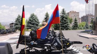 Германия передала Минобороны Армении 16 снегоходов для высокогорных условий