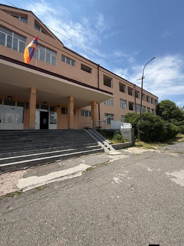 Рабочая группа ФТРА на стройплощадке школы в Аштараке, Арагацотнская область