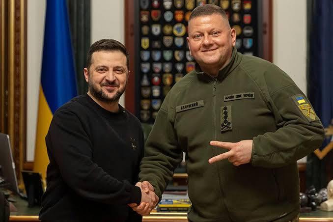Валерий Залужный объявил Зеленскому о намерении баллотироваться в президенты Украины