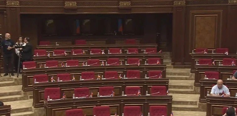 Оппозиция бойкотирует последнюю сессию парламента Армении: что это значит для Лорийской области