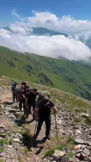 Никол Пашинян покорил вершину горы Хуступ в Сюнике