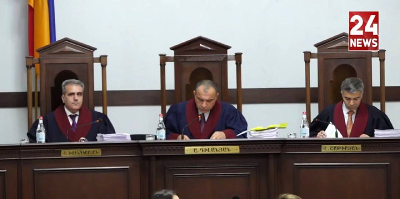 КС Армении начал рассмотрение жалоб оппозиции на итоги выборов 7 июня: что это значит для Лори
