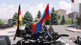 Армения получила из Германии 16 снегоходов для высокогорных условий
